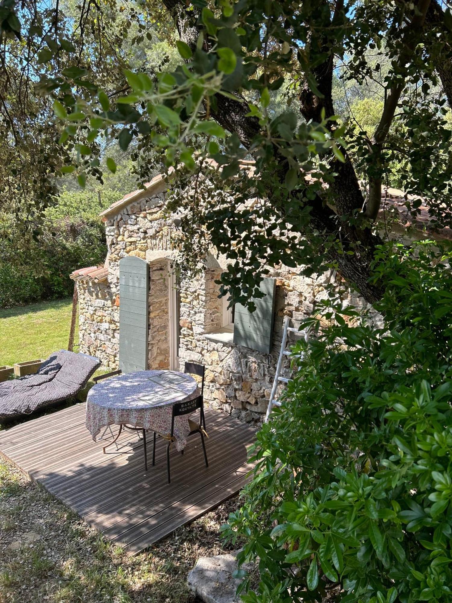 فندق Les Cabanons Sainte Victoire الغرفة الصورة